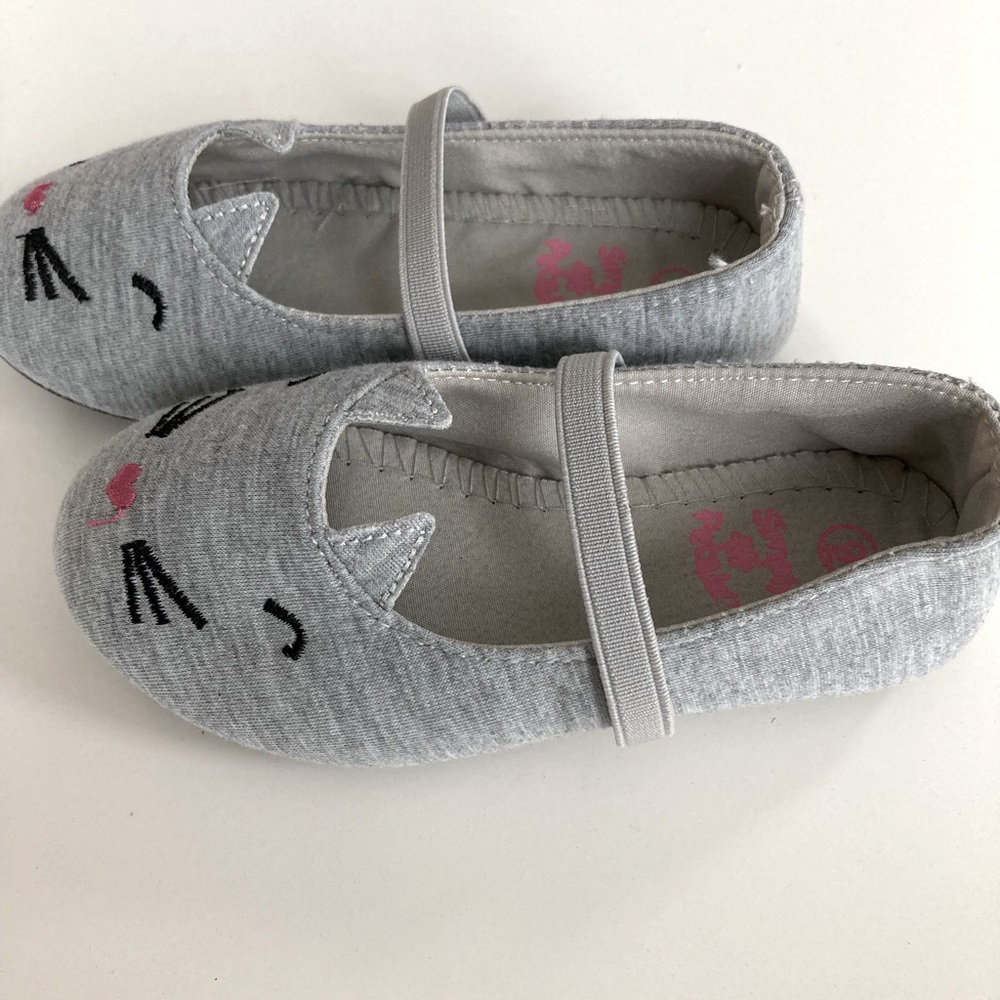 Simple Pedals Cat Shoes- Size 9